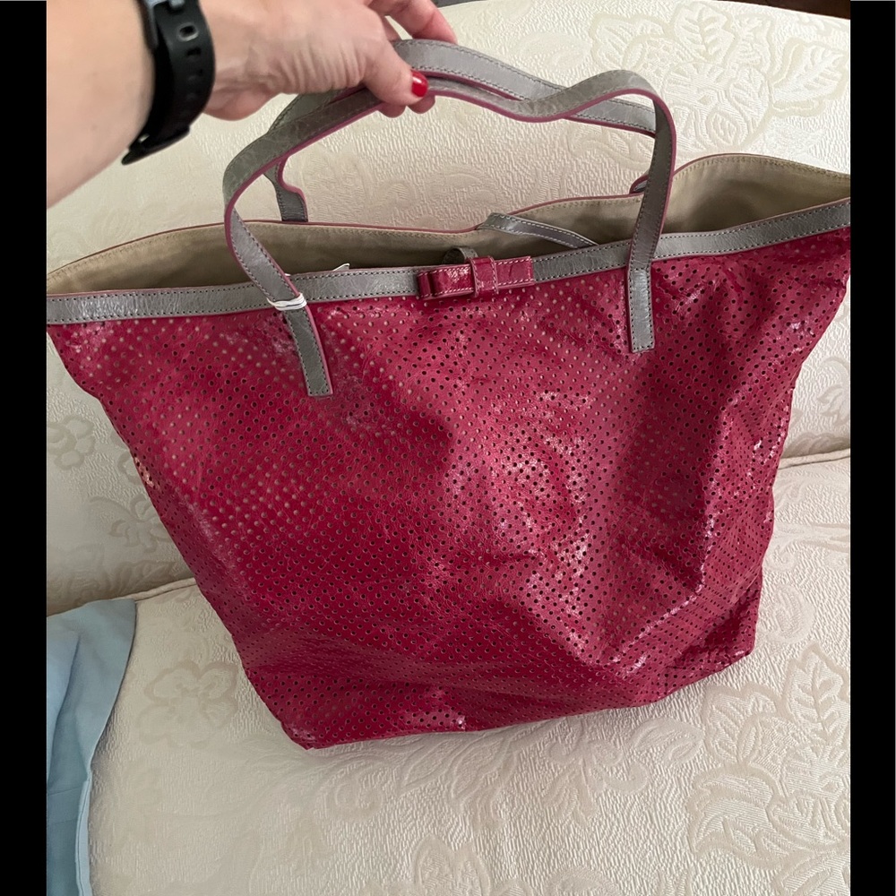 Nur Donatello Lucci Fuchsia Leather Tote is reversible w/ tan suede, lovely!-NWT